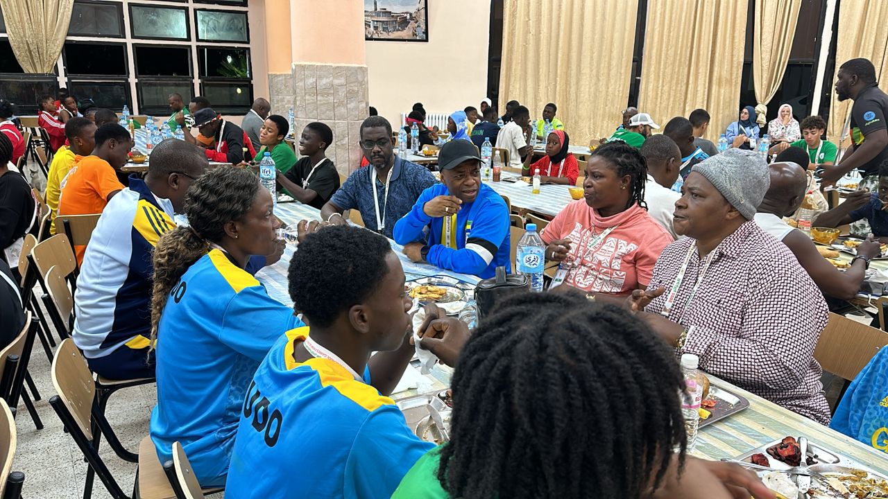 Visite du Président du Comité National Olympique du Gabon et du Ministère en soutien aux judokas en compétition.