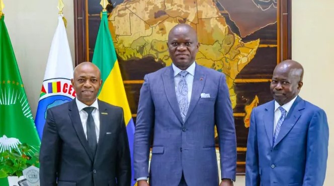 Le Président Oligui Nguema échange avec les Présidents des Comités Olympiques du Gabon et du Sénégal